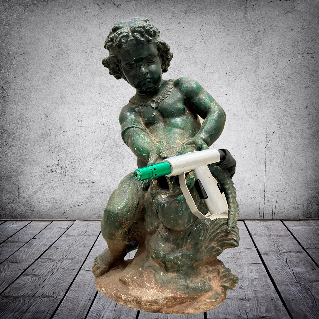 Décapage statue en métal - Avant